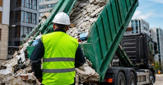 Вывоз строительного мусора в Южноуральске: услуги лицензированной компании — ПроМусор